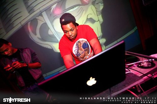 Dj_roXXs's profile picture. Talented DeeJay/Producer/Engineer. For Beats/Mixtape hosting contact BdawtroXXs@gmail.com. Serious Inquires only!