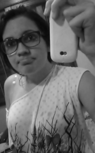 15 anos, Tourina  , chata , sensível , ciumenta , braba , ignorante , idiota , conselheira . E eu amo muito meu namoorado  @mais1idiotawn_ s2'
