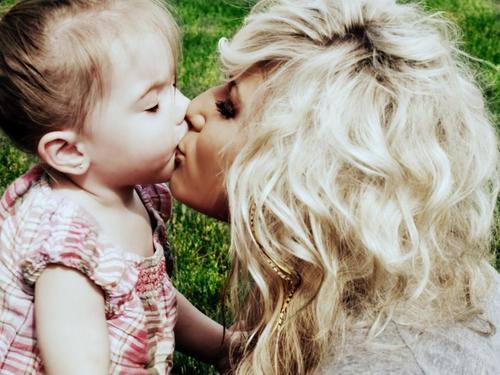 Hey! i'm number one fan of Chelsea of Teen Mom. I love her. Kisses,baby.3
