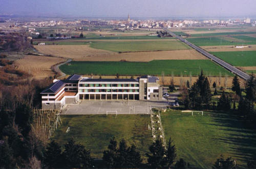 Centro Concertado de ESO, Bachillerato y Ciclos
C.F.G.M:
Guía en Medio Natural
Atención a dependencia
CFGS:
Integración Social
Servicio de residencia y comedor.