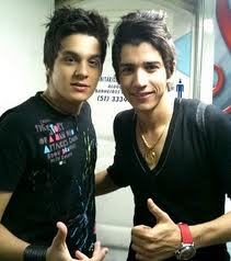 I live the luan and gusttavo