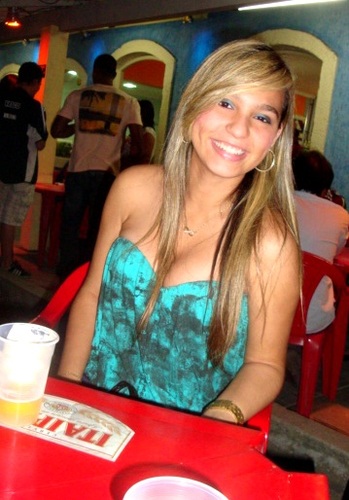 Modelo, botafoguense roxa, sonho em ser atriz, escorpiana, bipolar, complicada e louca pelo @CaioCastanheira s2