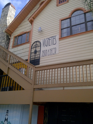 Design, Decor, Consignments.....
606-C 6th Street Kemah, TX