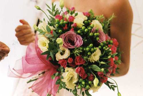 We have a unique approach to floral design and a passion to deliver beautiful and bespoke wedding flowers and tailor made floral funeral tributes, based in Kent