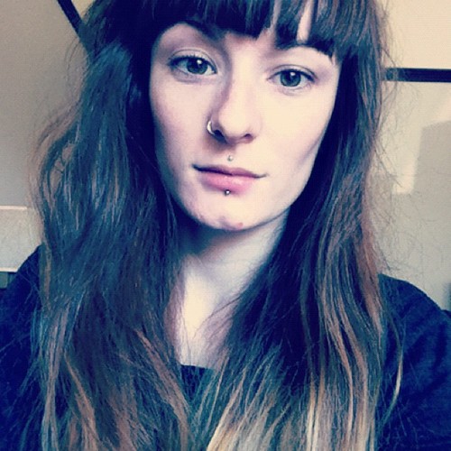 Hiii I'm Lynsey, Glaswegian living in Toronto. I like colouring in, pop punk and the Internet. That is all.
