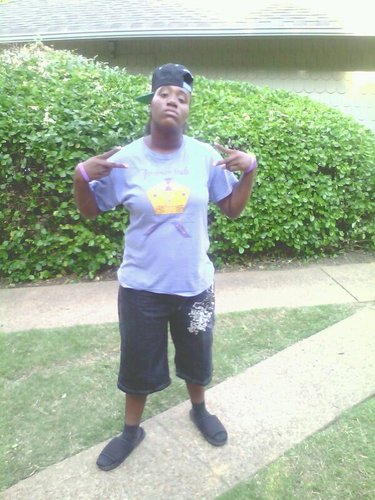 im nice sometimes im mean i like tah fight i get girls n hoes numbah nnd like to get hoes attention