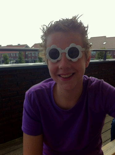 Ja ik ben druk en dat is niet altijd leuk en ik vind nieuws leuk maar ik kan wel grapig zijn