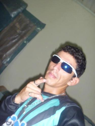 A vida é loka e saiba ser feliz !! A vida me ensinou
A entender tudo sem reclamar..