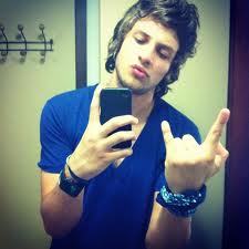 O q sinto pelo @ChayLeao se resume em uma palavra amor.