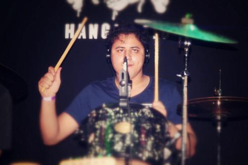 baterista da @bandaswitchfx, @eliseu_switchfx
dona:@bruunnaroberrta
data:20/01/12
