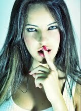 Mulheres não gostam de homens que as ignoram. Mulheres gostam de homens que sabem a hora de dar atenção e a hora de dar espaço.