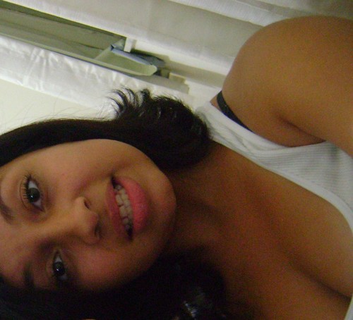 Carioca, aquariana, divertida, chaynática por: @ChayLeao e little monster por: @LadyGaga .