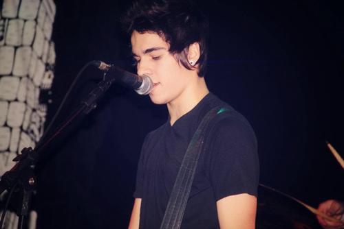 vocalista e guitarrista da @bandaswitchfx @pedro_switchfx
dona:@bruunnaroberrta
data:05/01/12