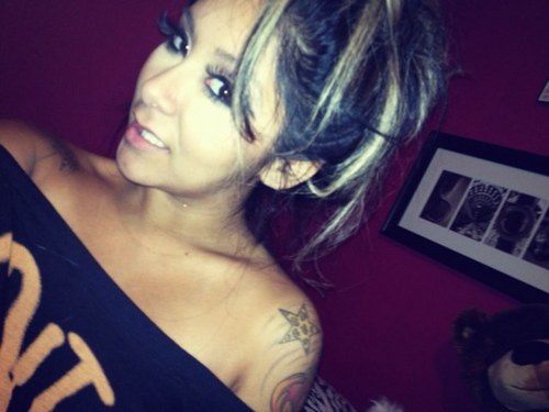 I can't describe in 160 caracteres how much i admire and love Snooki. so follow us we follow back :)