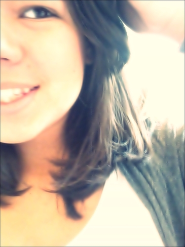 Ela bate o pé para todo mundo, ela dá risada para todos ouvirem, fala palavrão.LOVERS, FANDANGOS, DOLLY, TUMBLR, BRUNO MARS, FAMILIA, DEUS, AMIGOS.(GABY GURGEL)