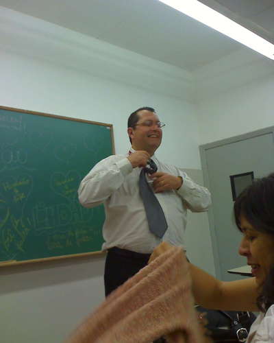 A mais importante missão de um professor é tirar o aluno do lugar em que está hoje para recolocá-lo noutro lugar no futuro, mais perto da verdade.