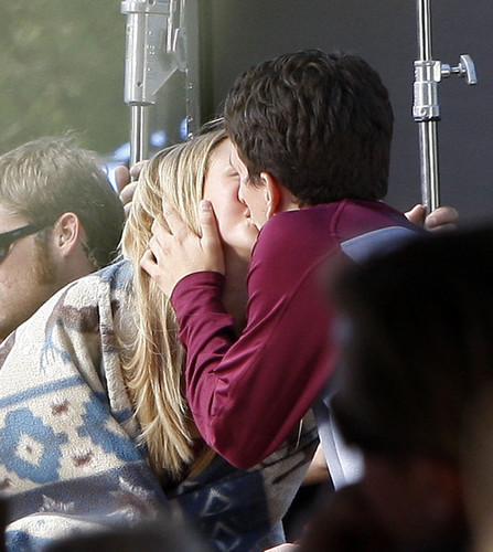 Wish you could remember who you made out with at the bars last night? Now you can. Tweet MO pics or email them to MSUmakeouts@yahoo.com #MSUmakeouts.