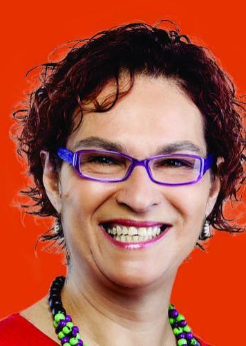 Acredito no amor, nas pessoas, na educação, nas lutas por uma sociedade sem classes sociais, sem racismo, sem machismo, homofobia e lesbofobia.