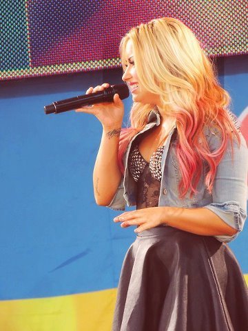 Muitos sabem o que ela passou. Poucos entendem. Invejosos julgam. Inspiração para todos os momentos, obrigada por existir Demi Lovato. since: 09/07/2012 ♥