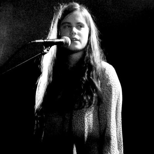 stillfeelinblue's profile picture. also @doveandwolf