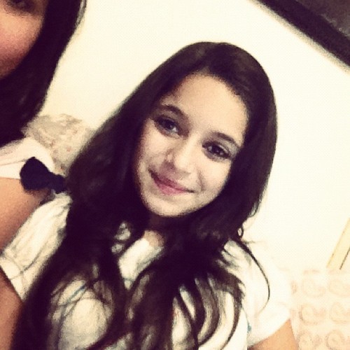Sou só +1 no meio de 7 bilhões.Amo a @Beatrizstilhano e sou irmã da @Jenn_Brenda 2Beijinhos ♥♫♥ Pergunta ? http://t.co/LM9t0HqnVo