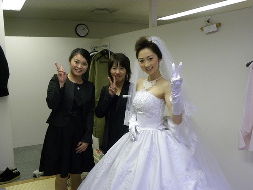 広島と呉でオーダージュエリーを始めブライダルプロデュース、婚活事業をしております。ジュエリーは工房があり手造りしています。ブライダルは０円から結婚式が出来たり、自衛隊員の方との婚活パーティーも開催しています。