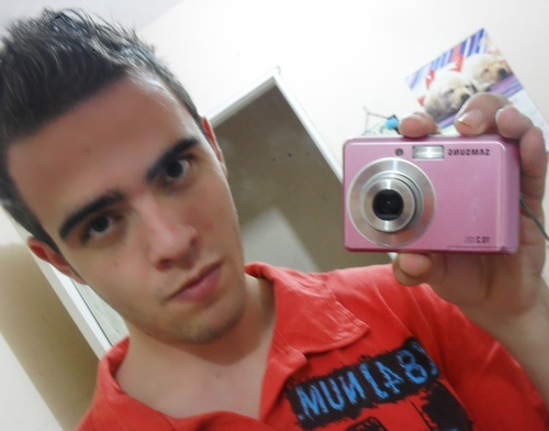 Não sou o melhor mais sou treinado para fazer o que as pessoas acham que são impossiveis...Sou Cristão não sou fanático...Profº de Informática...ROMÂNTICO