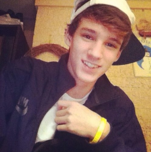 ThisIsFinnickO's profile picture. im finnick. hi.