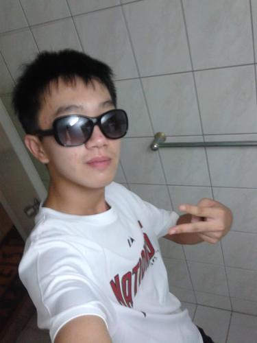 Hey! guys~  i m a 16 year-old boy form Taiwan , i love music,sport,dance and laugh! :))   if u follow me , i'll follow back! Nice to know you! :D