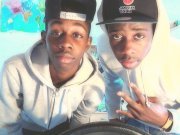 Account of the Grey Twin family. Lifestyle, Pictures, Videos... Follow us. ---- follow @grt_chris and @Realzintchy --- (objectif 5000 abonné ) #teamzintchy