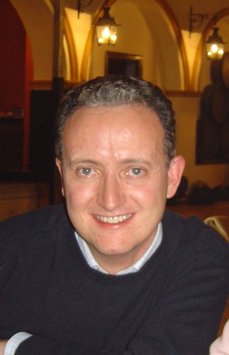 Marido y Padre de familia. Abogado y Trabajador Social. Católico 100% Provida.