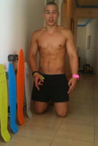 the_real_locky's profile picture. Locky im 19 i like doing shit like hanging with mates the beach fitness and music.  so follow me cause i instantly follow back everyone