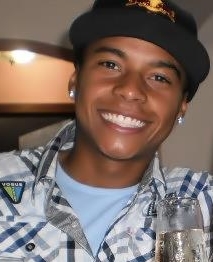 Moreeno alto Bonito gostoozo minha namoora quue diz :) KKKK '