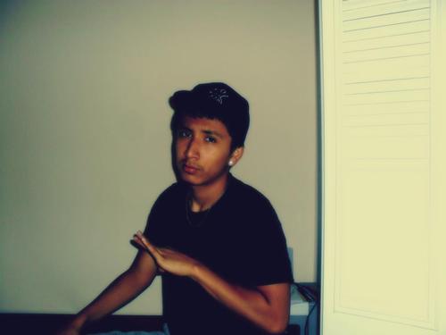 I'm Esequiel Tellez :D Ariana Please Follow Me :DDD