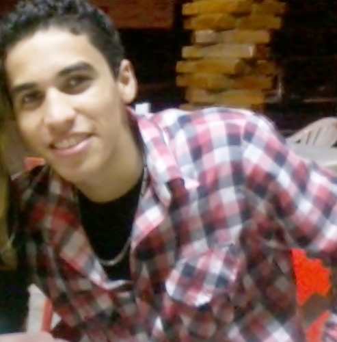 Tenho 20 anos , namoro com a @kiissprincess , sou um cara humilde & sigo quem me segue ! Blz?