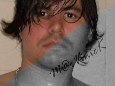 Sou músico, ator, 15% nerd e tambm humorista. Caso esteja ausente, podem deixar recado para meu tioiter. 
Sigam-me que chegaremos aos bons! 
Abços
