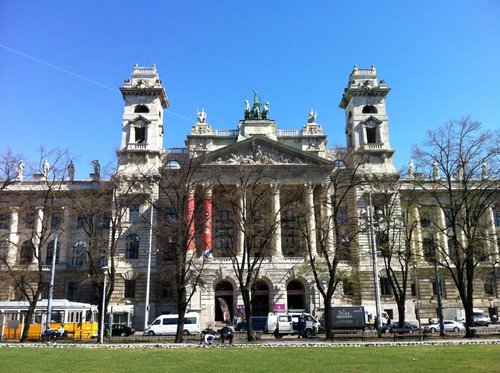 Book your hostel in Budapest today!