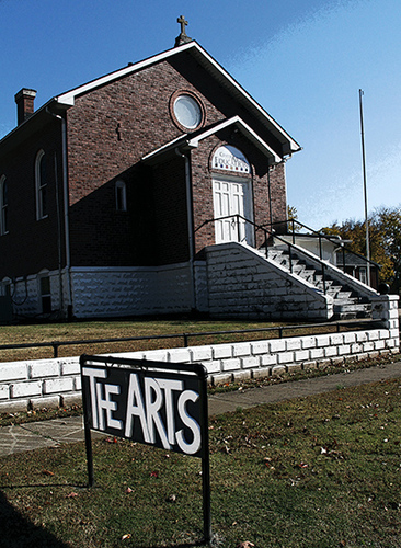 A community art center providing gallery exhibitions, adult and children art classes, workshops and competitions, art and cultural travel experiences, and more.