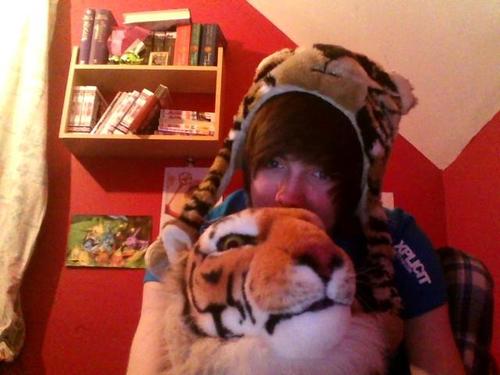 Huge anime nerd for life, nocturnal, pokemonaholic.