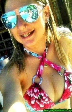 OU VOCÊ VIVE.... OU VOCÊ AGRADA A SOCIEDADE!!!
~.~