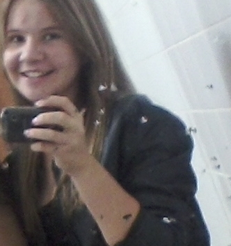 Se tiver q amar, ame hoje. Se tiver q sorrir, sorria hj. Se tiver q chorar, chore hj. Pois o importante é viver hj. O ontem já foi e o amanhã talvez ñ venha.