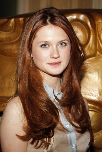 I'm Ginny Weasley. I'm married to Harry Potter. And I live in the wonderful wizarding world. (RP)