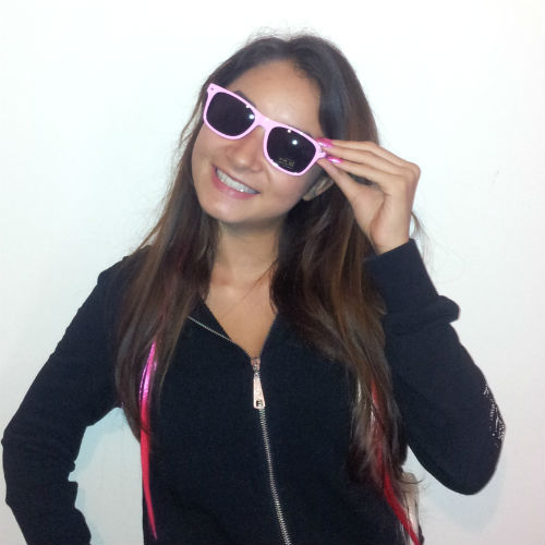 My name is Lissele, I'm aged 16 and like fashion jewellery. I have two website with great earrings http://t.co/1VwlPSpn for USA and http://t.co/MVdyMOfm for UK