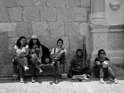 Soy un melómano genial :) un oaxaqueño extraño pero divertido ... que tiene grandes ideas y una fantástica imaginación :)