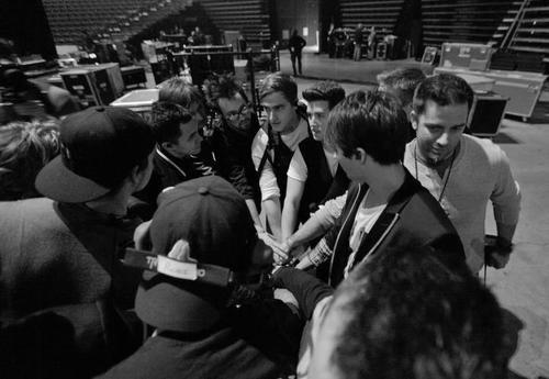 Wazzaa, Bienvenid@ al club del tour que tod@s esperamos en latinoamerica. Info,Videos,Fotos,Hechos & más. Siguenos♡