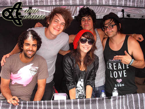 Twitter dedicado a banda @WeAreTheInCrowd