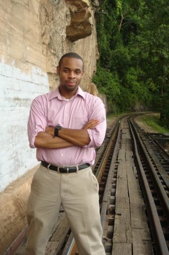 VO artist, broadcaster, educator, musician, linguist. Sinfonian. Calvinist. Sou Tricolor!