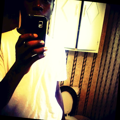 you follow me me follow u. i lik to rap. im in a relationshipp n happy to be widd my luvv