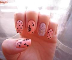 Aqui vou ensinar passo a passo como decorar unhas, para escolas,festas,baladas,cinema,etc... Logo depois posto uma foto sobre a unha. Espero que Gostem.........