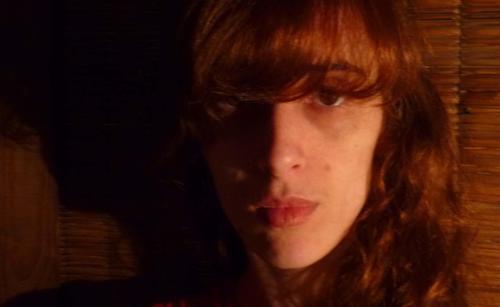 Tengo 38 años, soy periodista y productora de radio. Además hice cursos de fotografía, crítica de cine y edición de sonido.